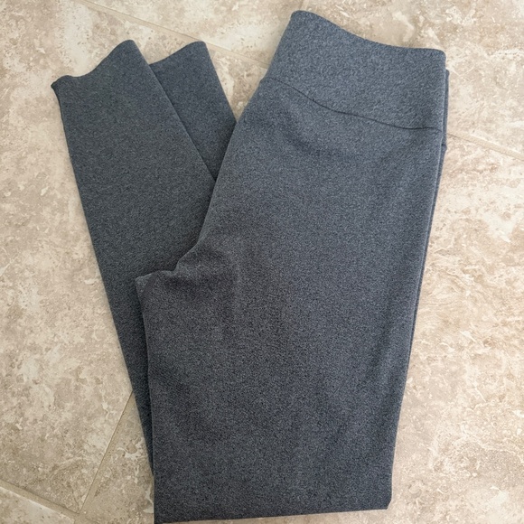 Like new exercise leggings/shorts - Picture 2 of 13